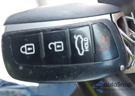 2015 Hyundai Genesis 5.0 z USA, uszkodzony, nr VIN KMHGN4JF7FU072904